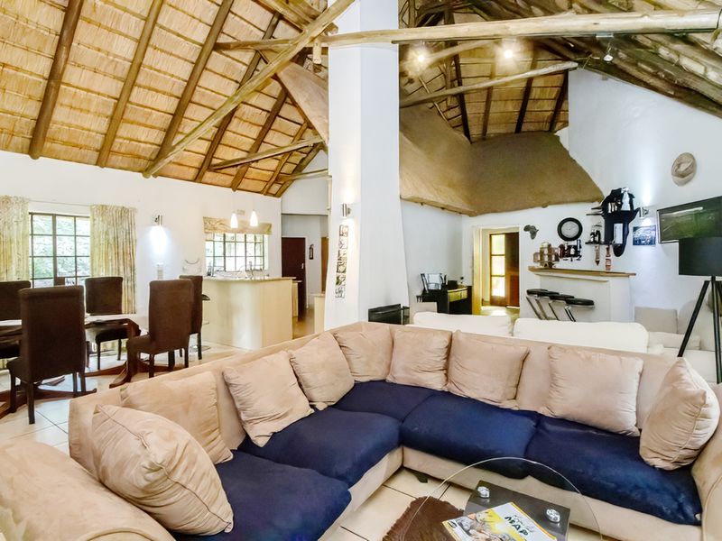 Five bedroom home with cottage and spruit access, Edenburg - Photo 5