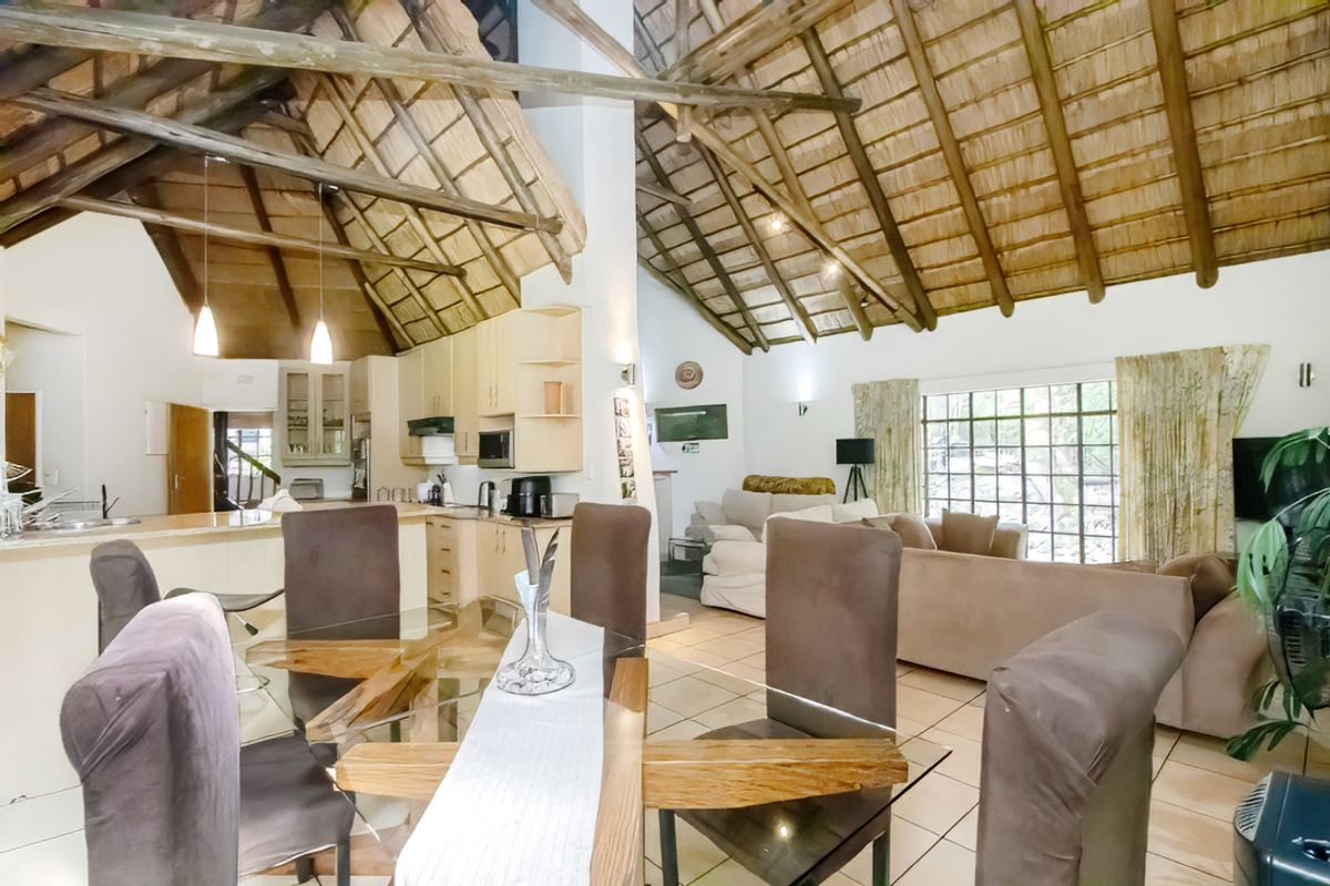 Five bedroom home with cottage and spruit access, Edenburg - Photo 3