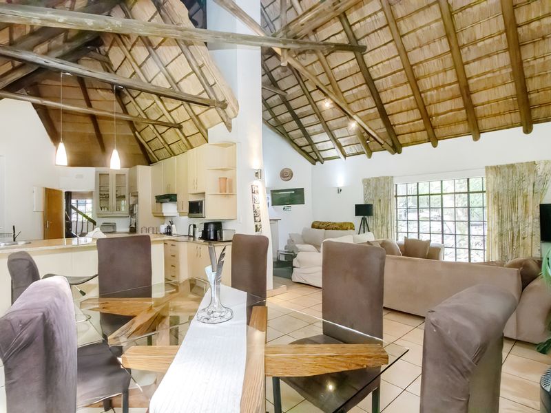 Five bedroom home with cottage and spruit access, Edenburg - Photo 3