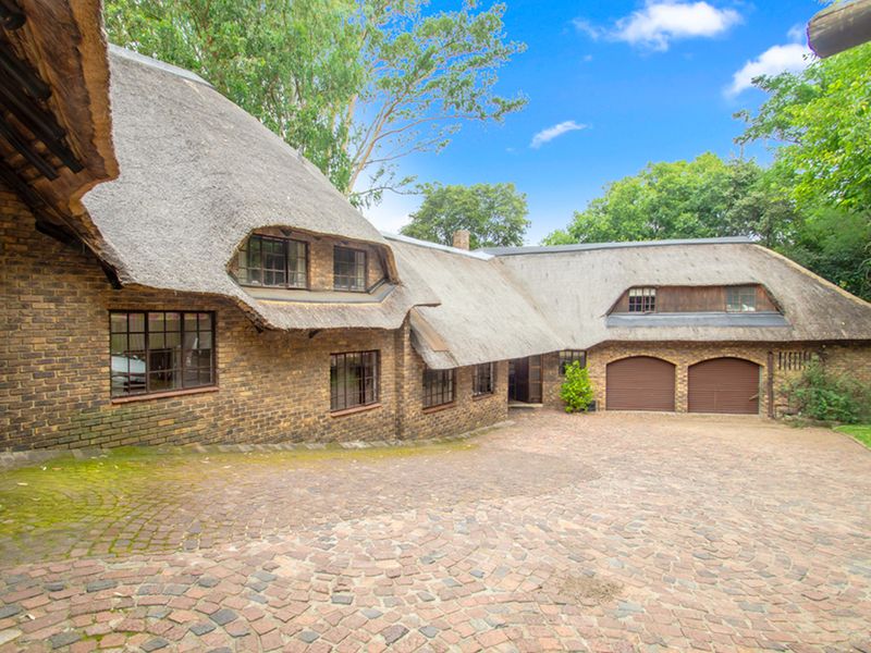 Five bedroom home with cottage and spruit access, Edenburg - Photo 2