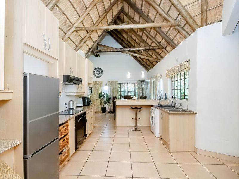 Five bedroom home with cottage and spruit access, Edenburg - Photo 10