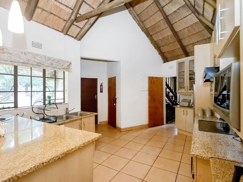 Five bedroom home with cottage and spruit access, Edenburg - Photo 9