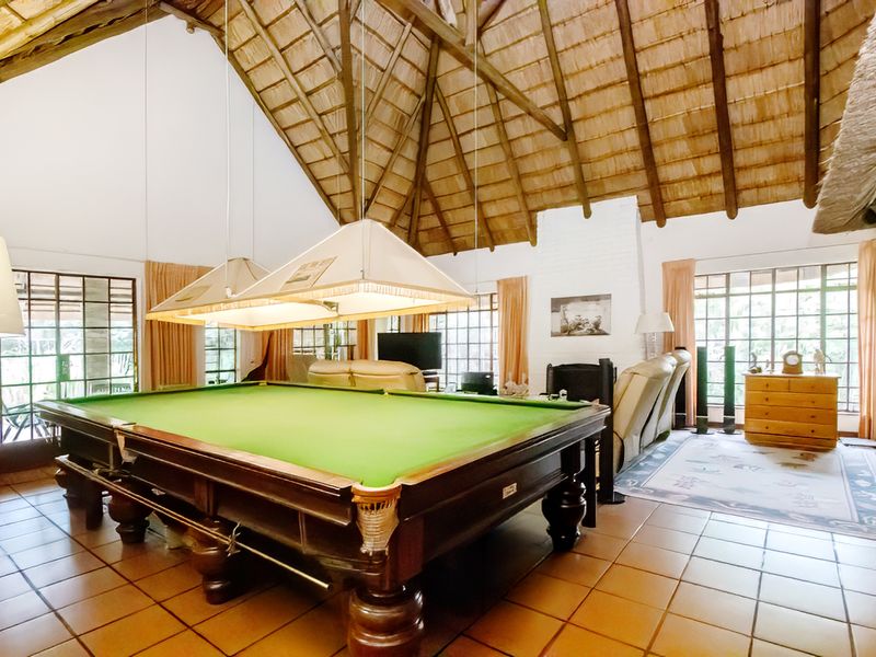 Five bedroom home with cottage and spruit access, Edenburg - Photo 8