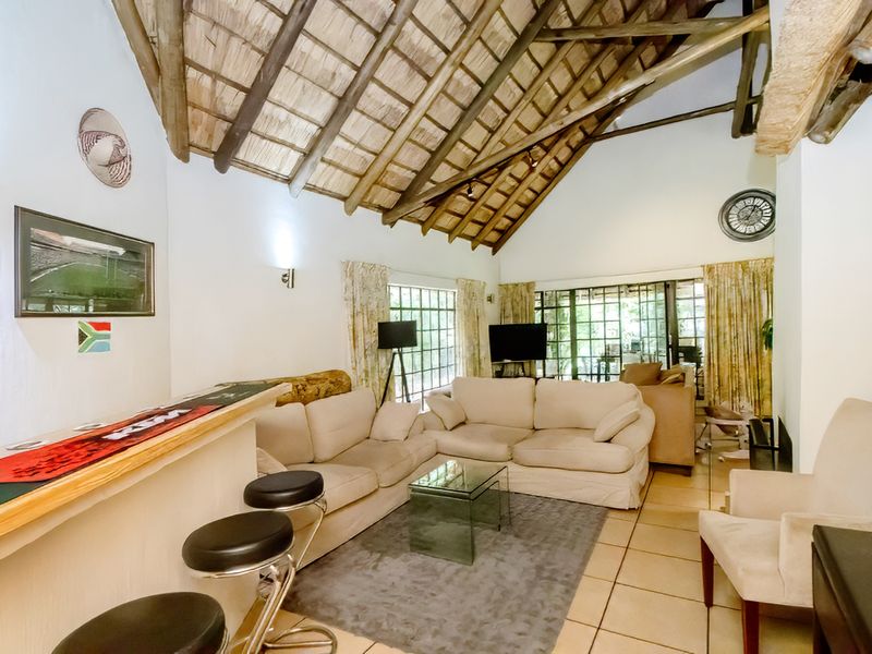 Five bedroom home with cottage and spruit access, Edenburg - Photo 4