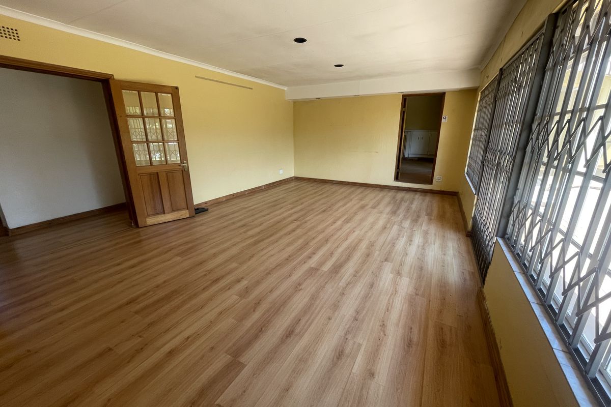 Charming 4-Bedroom Family Home with Pool, Solar Power & Plenty of Space - Photo 3