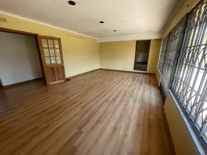 Charming 4-Bedroom Family Home with Pool, Solar Power & Plenty of Space - Photo 3