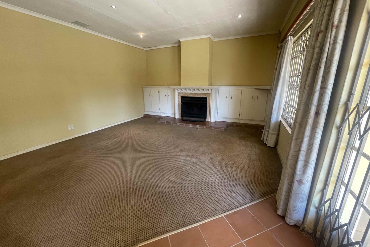 Charming 4-Bedroom Family Home with Pool, Solar Power & Plenty of Space - Photo 4