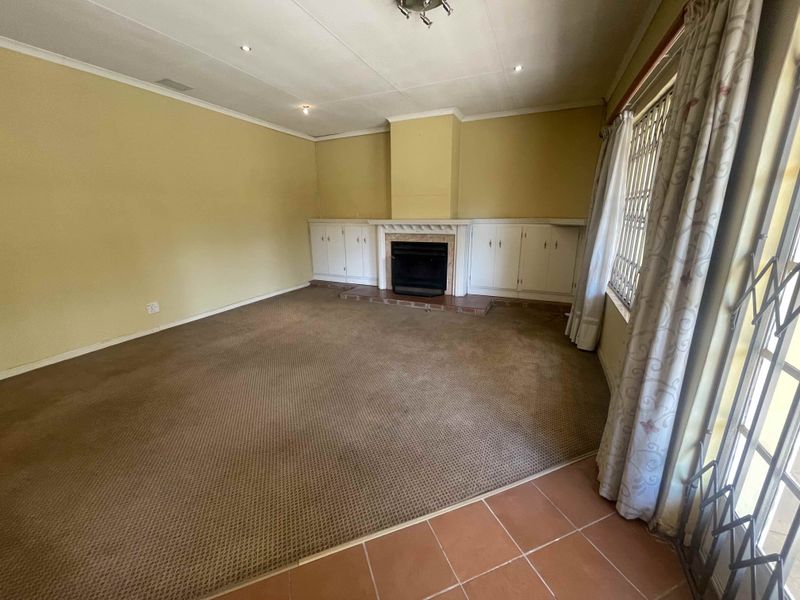 Charming 4-Bedroom Family Home with Pool, Solar Power & Plenty of Space - Photo 4
