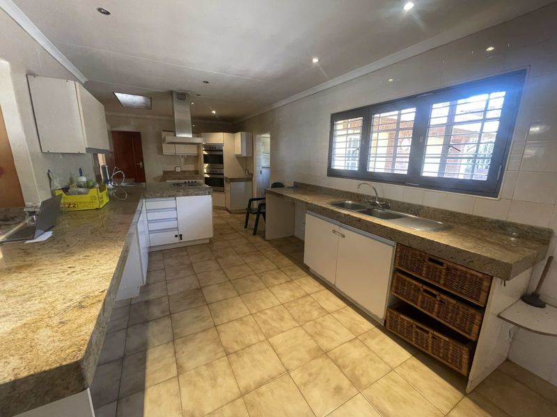 Charming 4-Bedroom Family Home with Pool, Solar Power & Plenty of Space - Photo 9