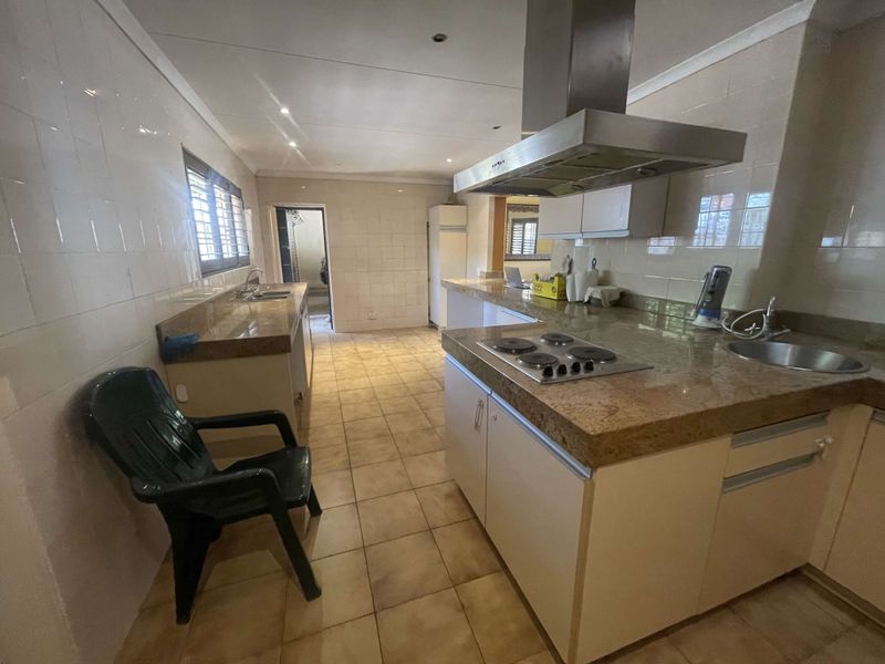 Charming 4-Bedroom Family Home with Pool, Solar Power & Plenty of Space - Photo 8