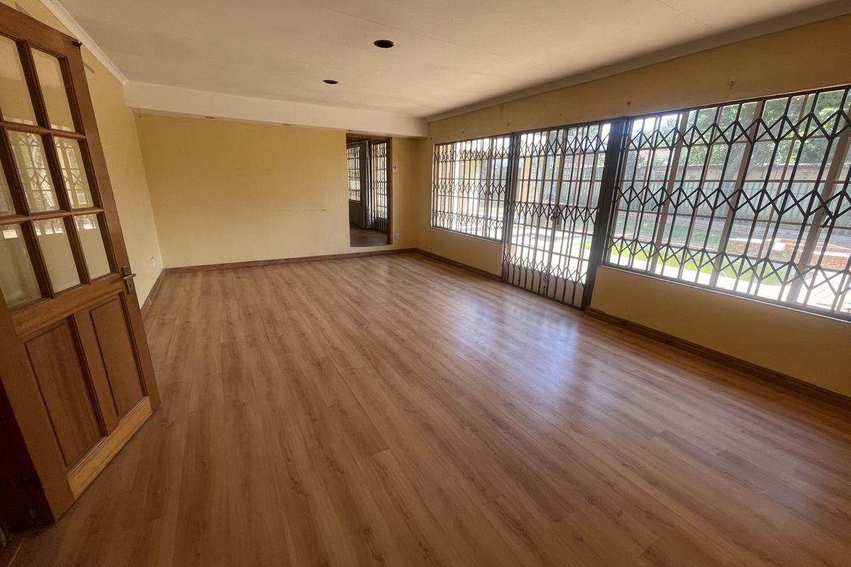 Charming 4-Bedroom Family Home with Pool, Solar Power & Plenty of Space - Photo 2