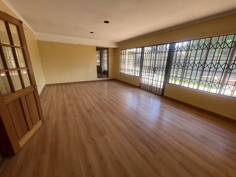 Charming 4-Bedroom Family Home with Pool, Solar Power & Plenty of Space - Photo 2