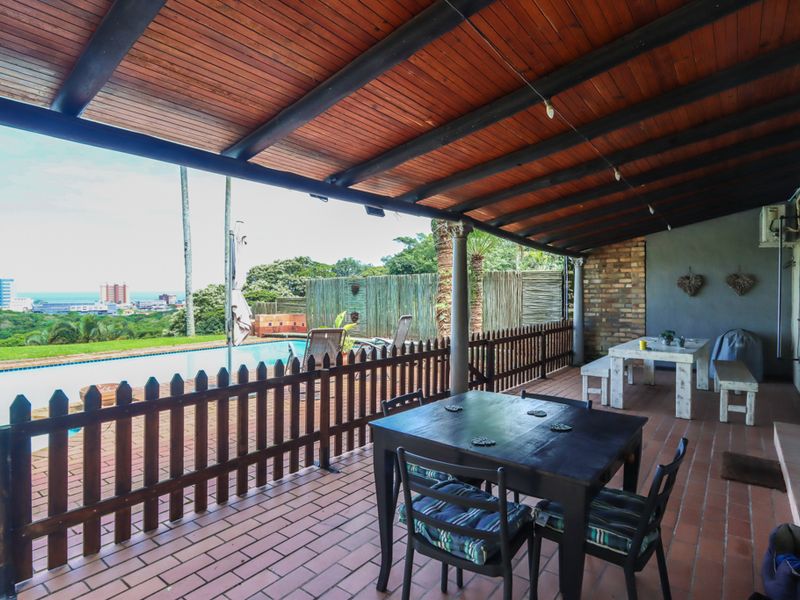 Spacious Three Bedroom Pet Friendly Townhouse with Sea Views - Photo 9