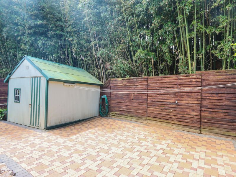 Spacious Three Bedroom Pet Friendly Townhouse with Sea Views - Photo 7