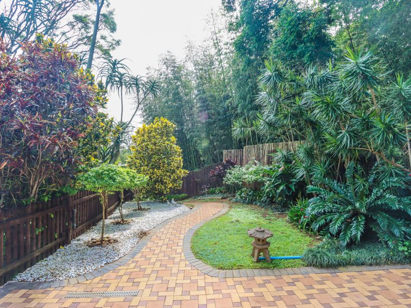 Spacious Three Bedroom Pet Friendly Townhouse with Sea Views - Photo 6