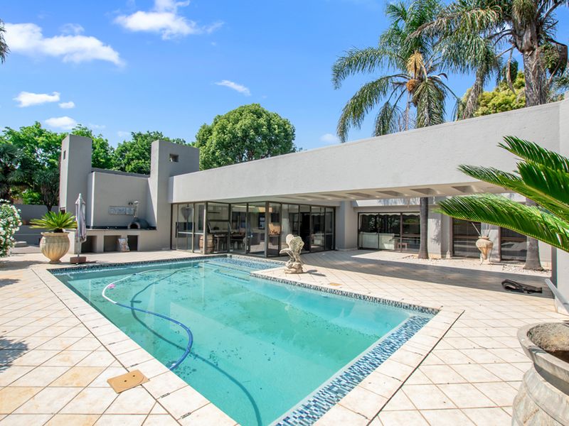 Stunning 4-bedroom family home nestled in the heart of Sonneveld Estate! Secure and sophisticated - Photo 2