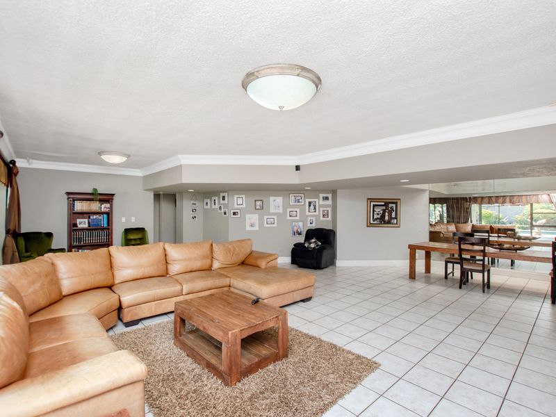Stunning 4-bedroom family home nestled in the heart of Sonneveld Estate! Secure and sophisticated - Photo 6