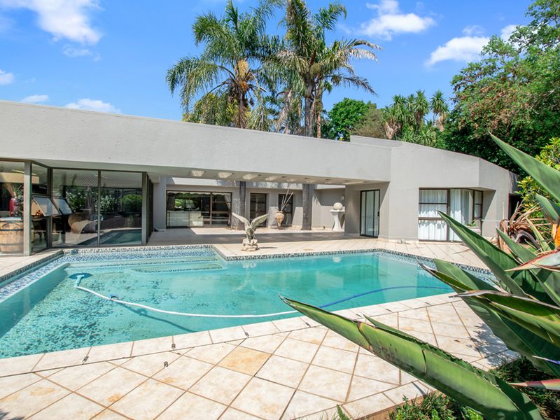 Stunning 4-bedroom family home nestled in the heart of Sonneveld Estate! Secure and sophisticated - Photo 3