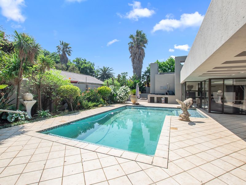 Stunning 4-bedroom family home nestled in the heart of Sonneveld Estate! Secure and sophisticated - Photo 1