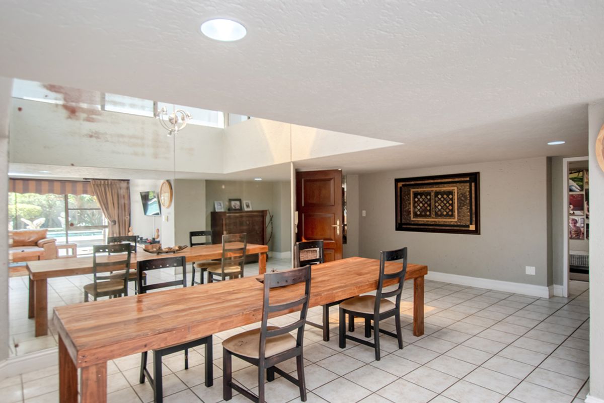 Stunning 4-bedroom family home nestled in the heart of Sonneveld Estate! Secure and sophisticated - Photo 4