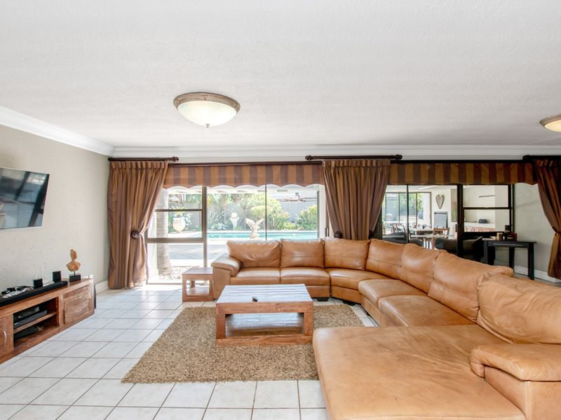 Stunning 4-bedroom family home nestled in the heart of Sonneveld Estate! Secure and sophisticated - Photo 9