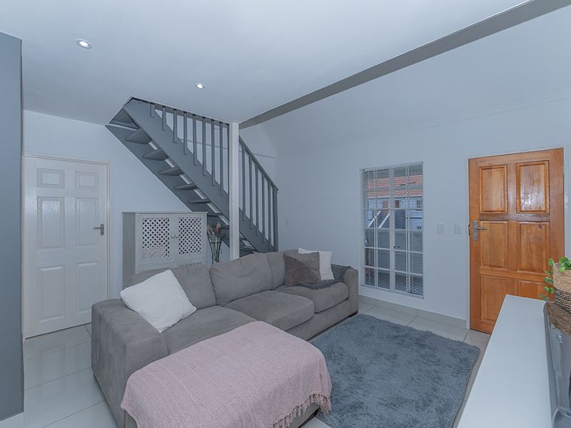 Priced to Sell- Absolutely Stunning - Photo 5