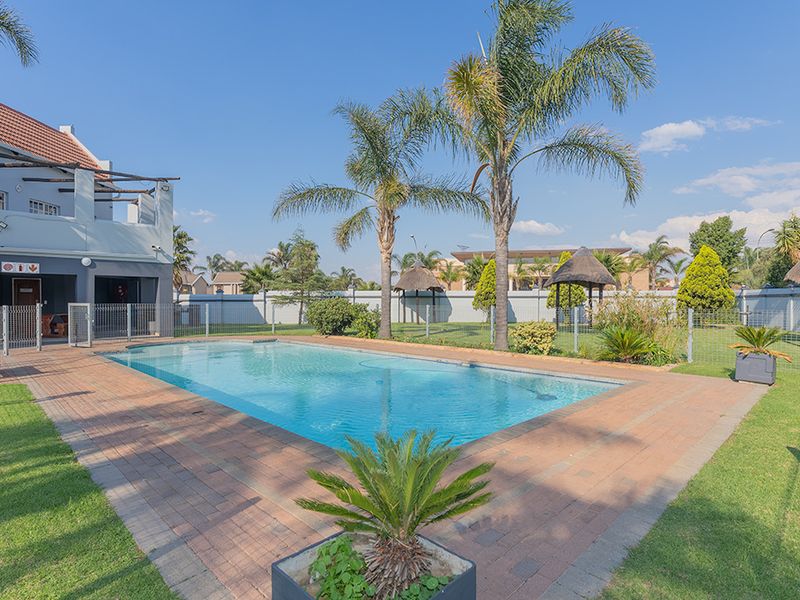 Priced to Sell- Absolutely Stunning - Photo 2