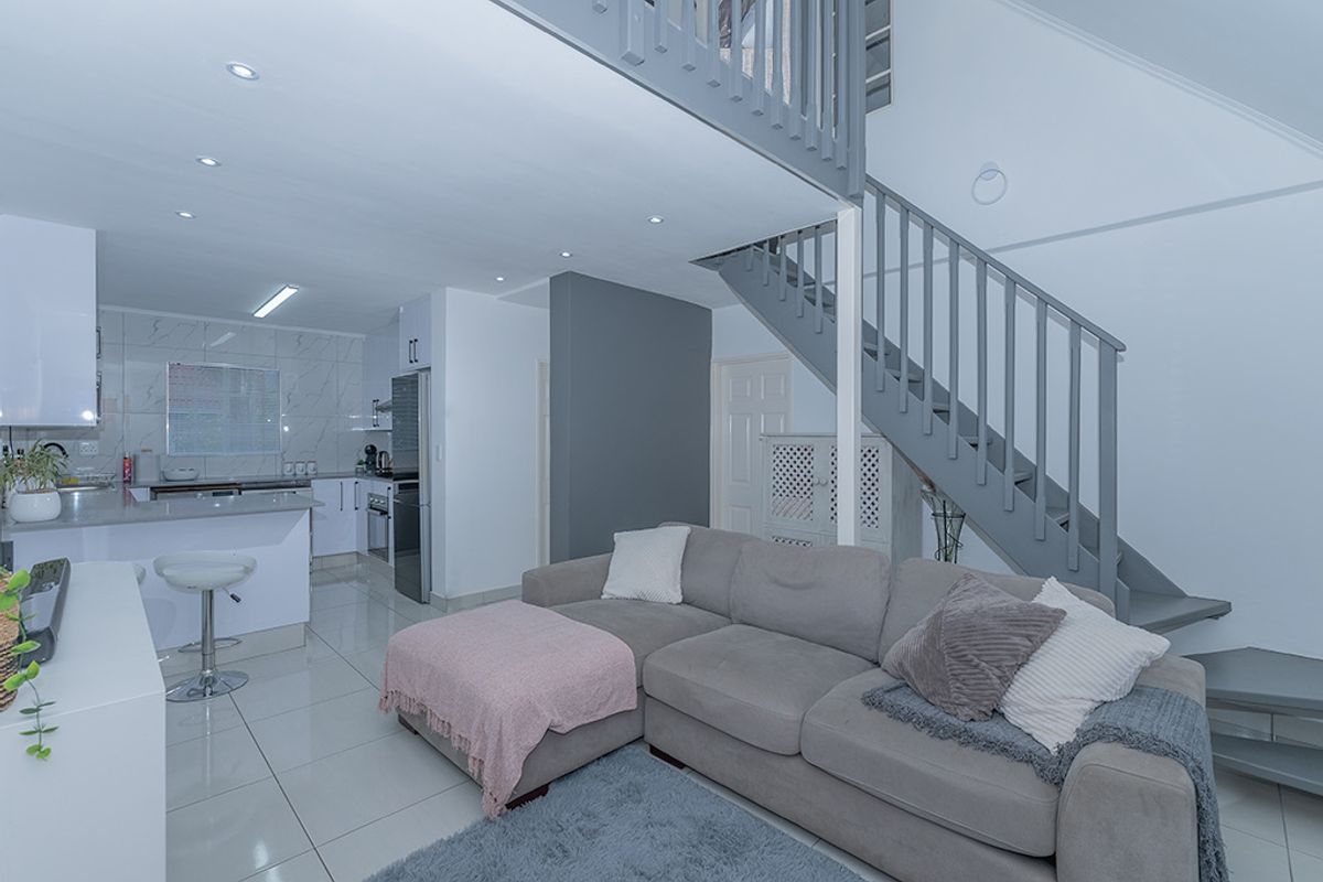 Priced to Sell- Absolutely Stunning - Photo 5