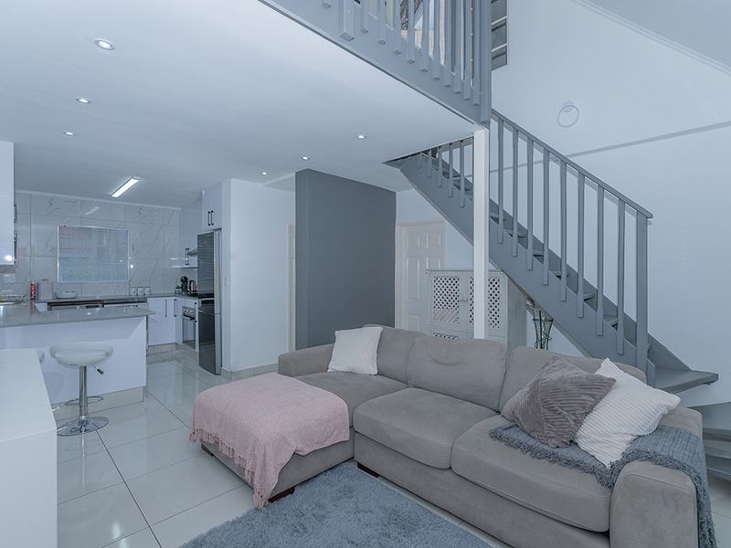 Priced to Sell- Absolutely Stunning - Photo 3