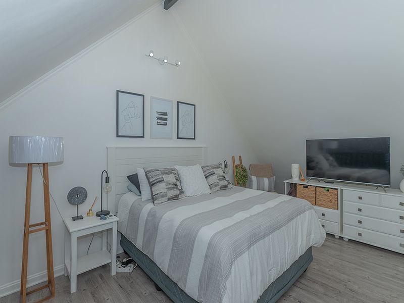 Priced to Sell- Absolutely Stunning - Photo 8