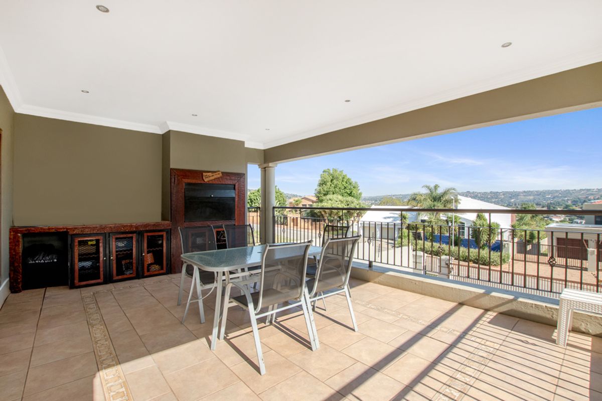 Spacious family home in Rangeview Ext 4 - Photo 4