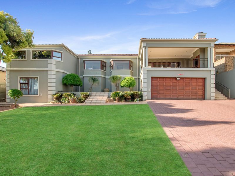 Spacious family home in Rangeview Ext 4 - Photo 2