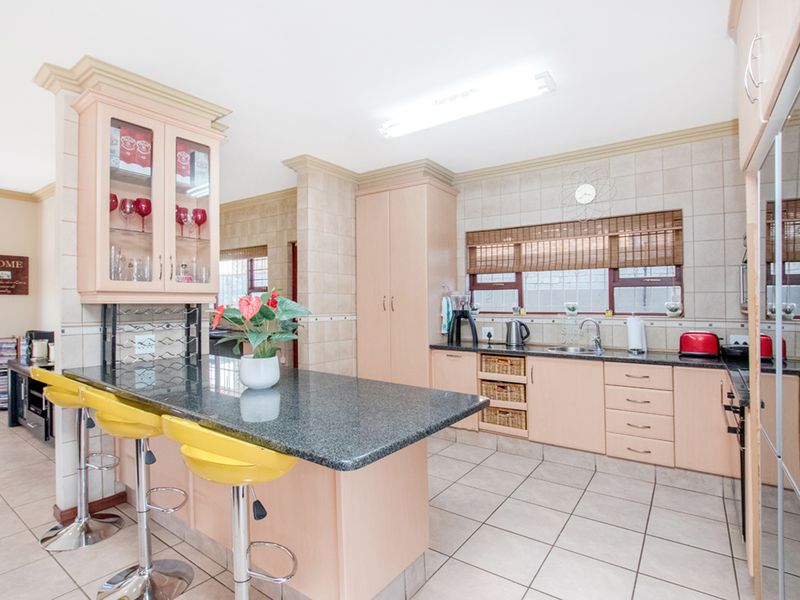 Spacious family home in Rangeview Ext 4 - Photo 7