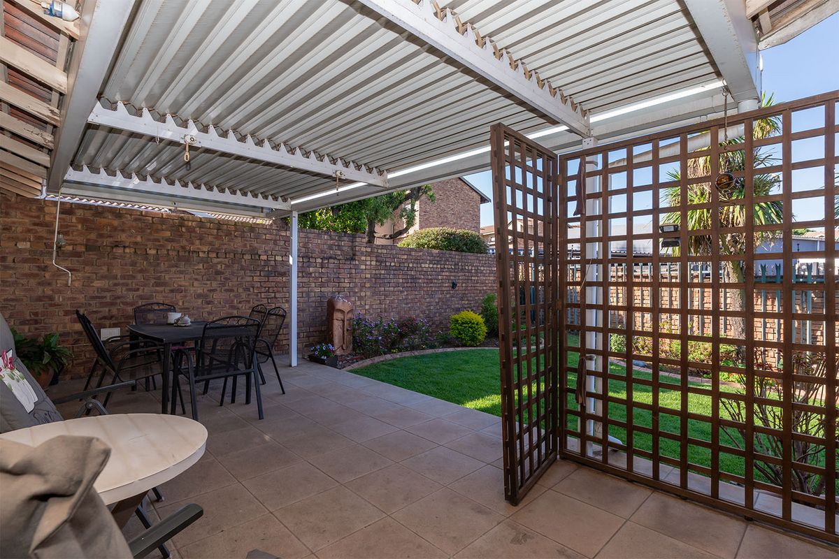 Stunning Simplex Unit for Sale in Birchleigh, Kempton Park - Photo 3