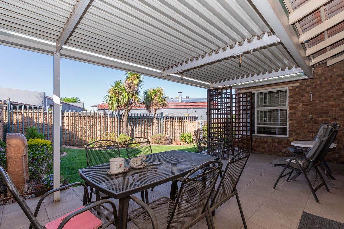 Stunning Simplex Unit for Sale in Birchleigh, Kempton Park - Photo 2