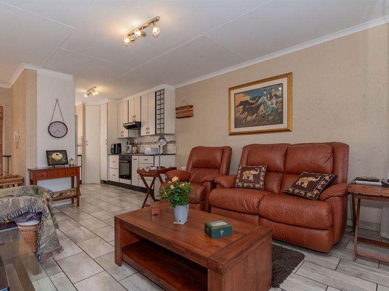 Stunning Simplex Unit for Sale in Birchleigh, Kempton Park - Photo 10