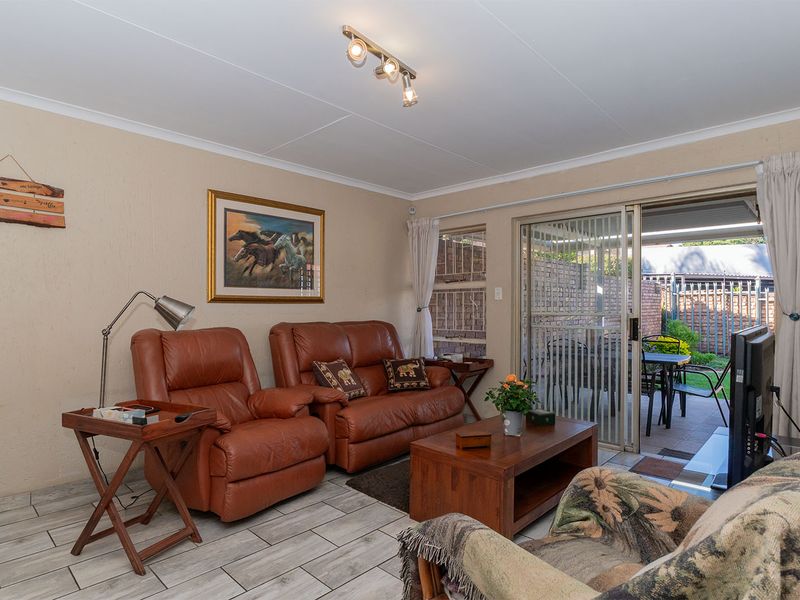 Stunning Simplex Unit for Sale in Birchleigh, Kempton Park - Photo 9