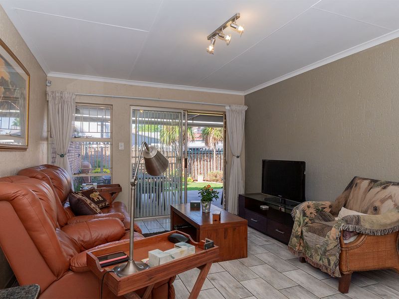 Stunning Simplex Unit for Sale in Birchleigh, Kempton Park - Photo 8