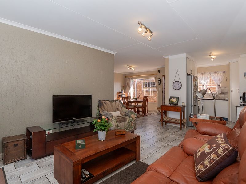 Stunning Simplex Unit for Sale in Birchleigh, Kempton Park - Photo 7