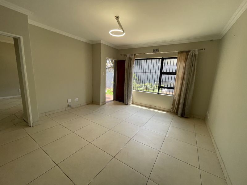 Modern 1-Bedroom Unit with Private Garden & Excellent Security - Photo 2