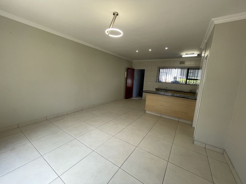 Modern 1-Bedroom Unit with Private Garden & Excellent Security - Photo 4