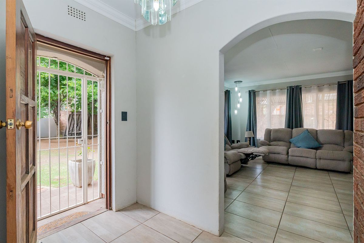 Renovated 4 Bed 2 Bath Family Home with Pool on a Large Stand in Farrarmere - Photo 4