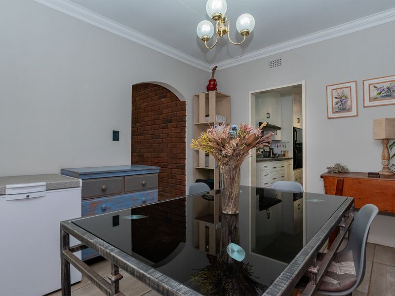 Renovated 4 Bed 2 Bath Family Home with Pool on a Large Stand in Farrarmere - Photo 8