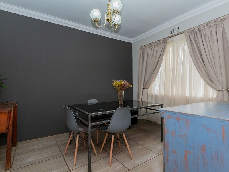 Renovated 4 Bed 2 Bath Family Home with Pool on a Large Stand in Farrarmere - Photo 9