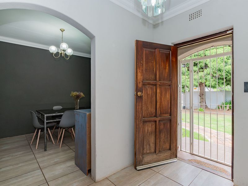 Renovated 4 Bed 2 Bath Family Home with Pool on a Large Stand in Farrarmere - Photo 7