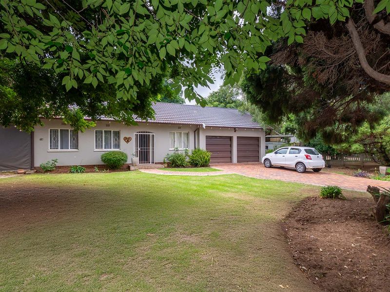 Renovated 4 Bed 2 Bath Family Home with Pool on a Large Stand in Farrarmere - Photo 3