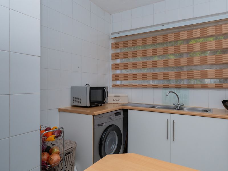 GROUND FLOOR APARTMENT. INVESTORS DREAM - Photo 9