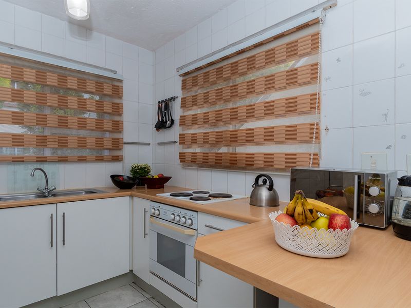 GROUND FLOOR APARTMENT. INVESTORS DREAM - Photo 8