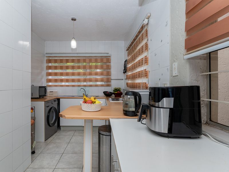 GROUND FLOOR APARTMENT. INVESTORS DREAM - Photo 7