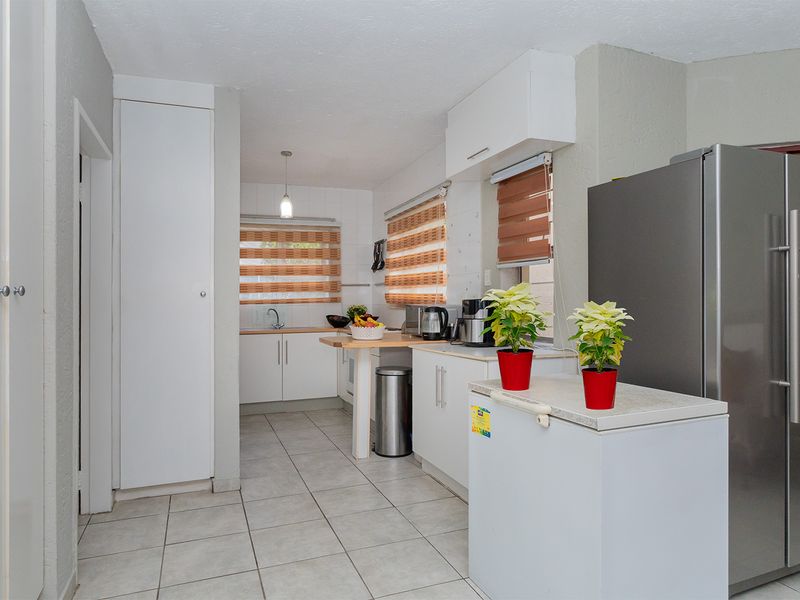 GROUND FLOOR APARTMENT. INVESTORS DREAM - Photo 6
